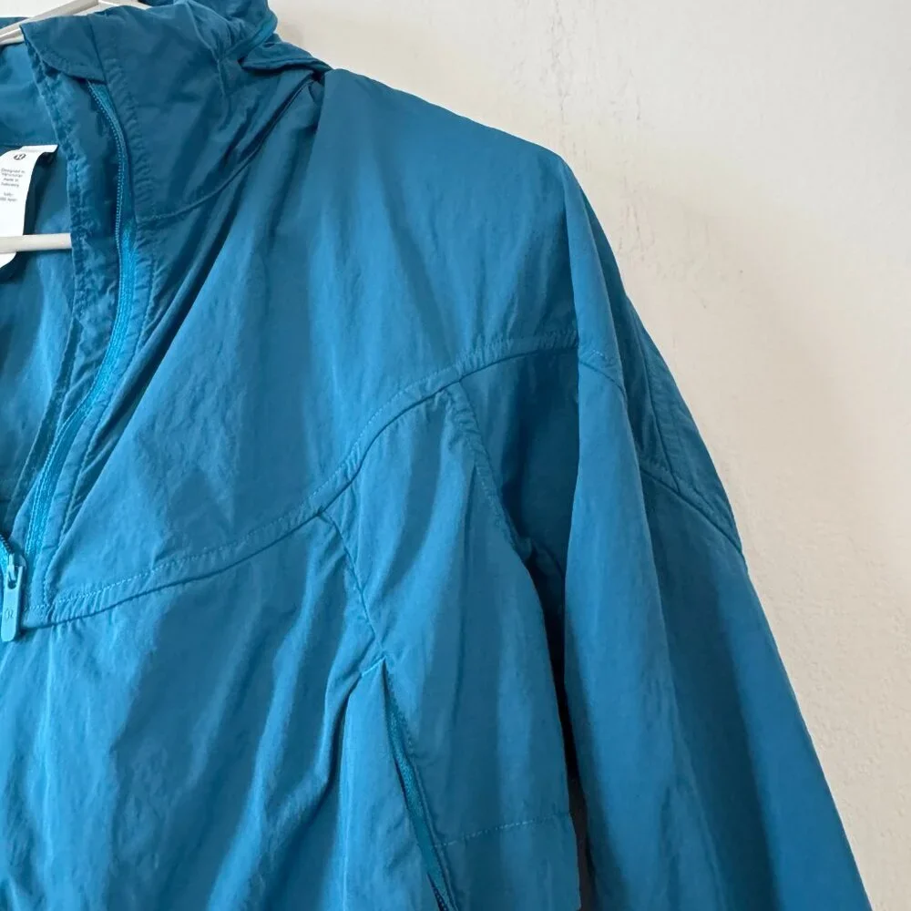 Lululemon Evergreen Cropped Anorak in Hawaiian Blue